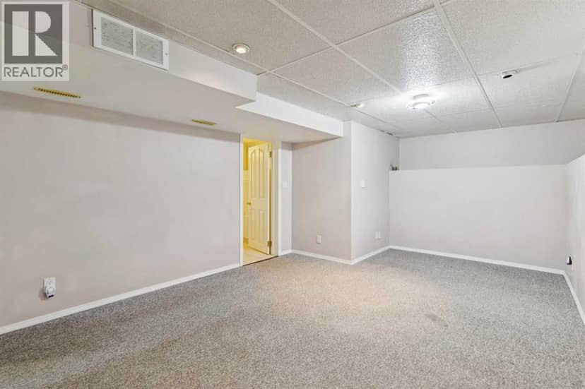415 51 Avenue SW — photo 14 of 31