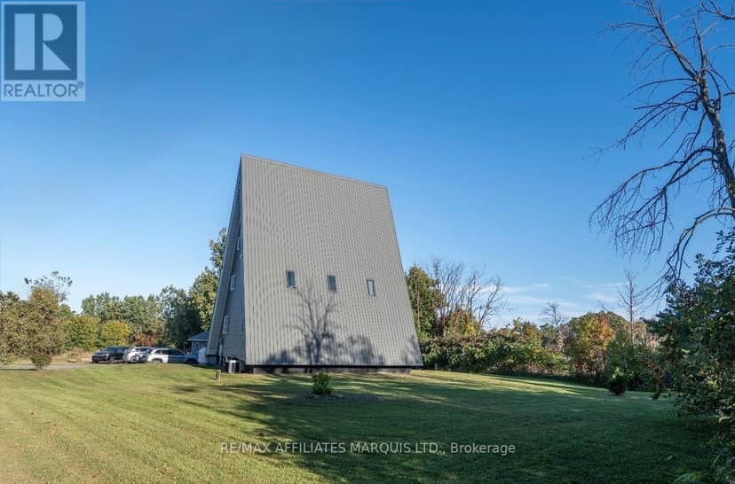 2150 Service Road, Cornwall, photo 2