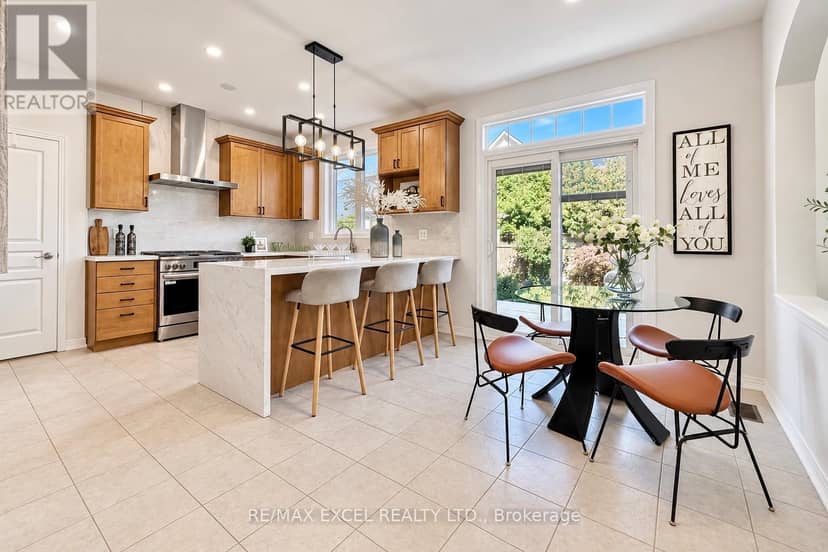 35 Stoneheath Crescent — photo 12 of 40