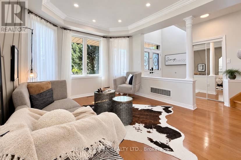 35 Stoneheath Crescent — photo 3 of 40