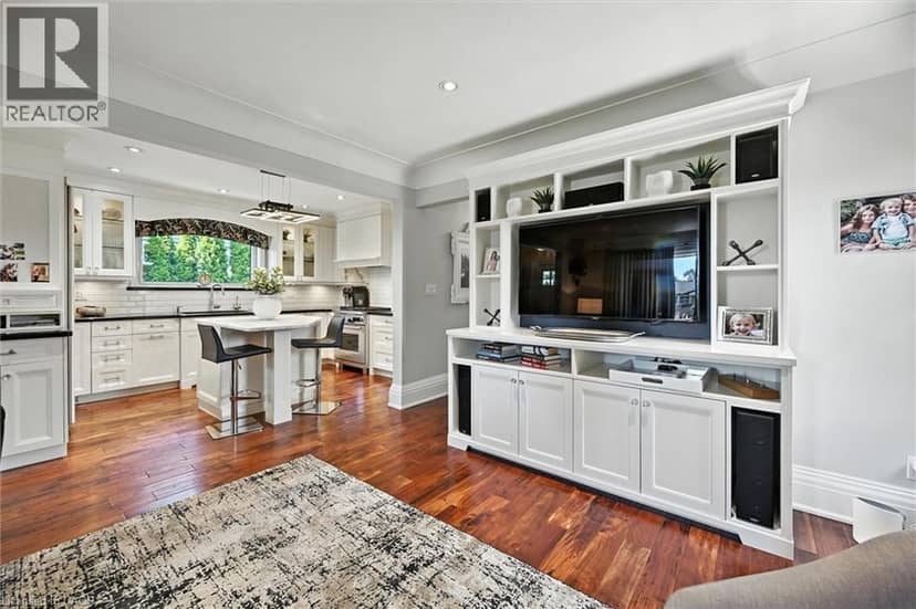 2209 GHENT Avenue — photo 10 of 40