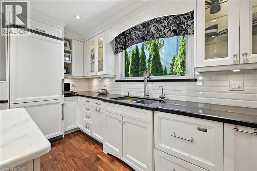 2209 GHENT Avenue — photo 14 of 40