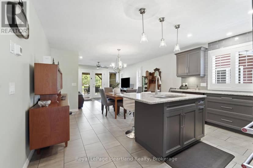 37 Lake Breeze Drive — photo 10 of 37