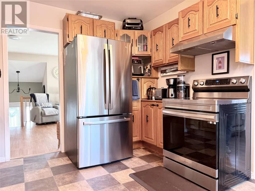 10 Castlewood Drive — photo 15 of 32