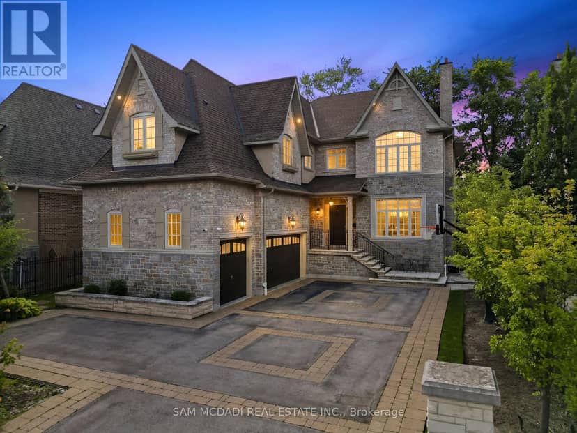 725 Queensway W, Mississauga