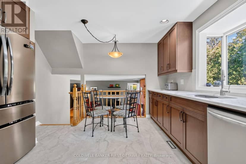 9 Foxrun Lane — photo 4 of 40