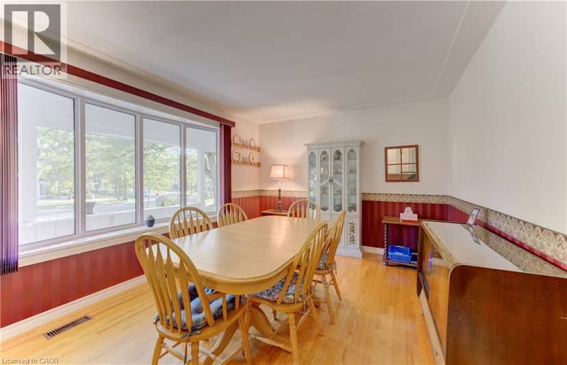 95 UPLANDS Drive — photo 4 of 32