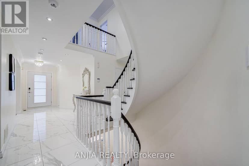 39 Millcroft Way — photo 38 of 40