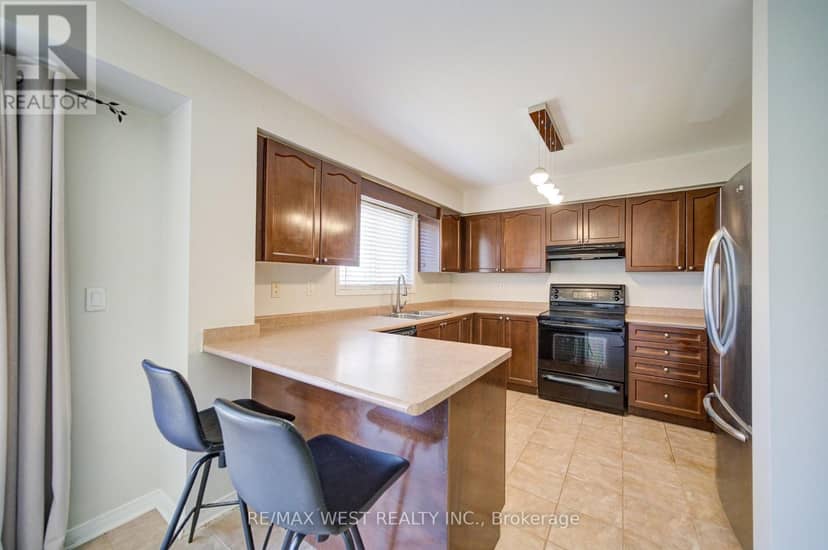 143 Allworth Crescent — photo 10 of 29