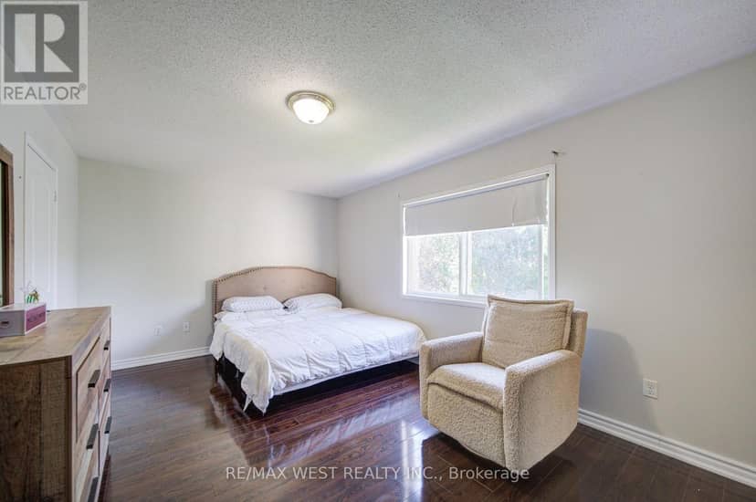 143 Allworth Crescent — photo 17 of 29