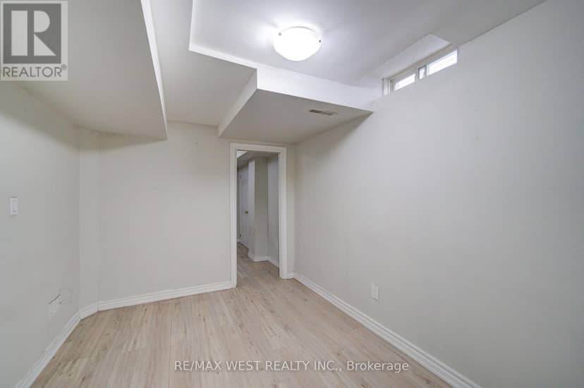 143 Allworth Crescent — photo 23 of 29