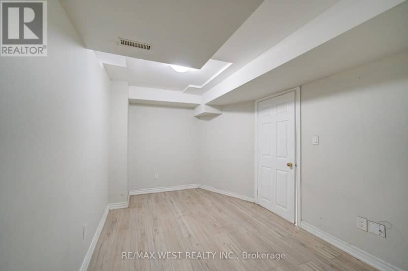 143 Allworth Crescent — photo 24 of 29