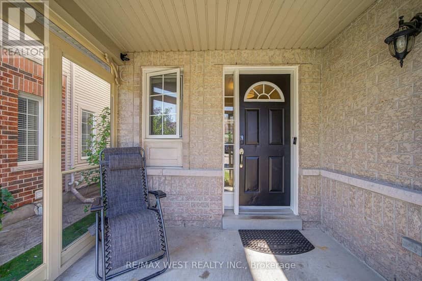 143 Allworth Crescent — photo 3 of 29