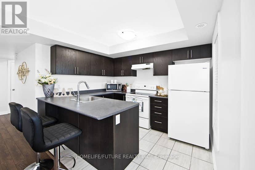 2521 - 30 Westmeath Lane — photo 16 of 32