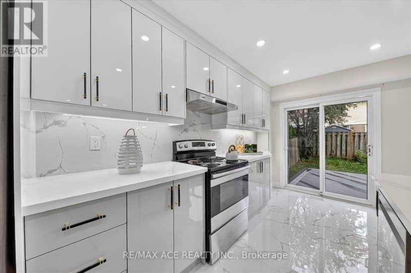 101 Greenfield Crescent — photo 16 of 35