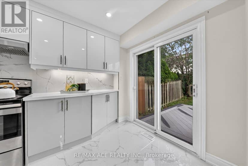 101 Greenfield Crescent — photo 18 of 35