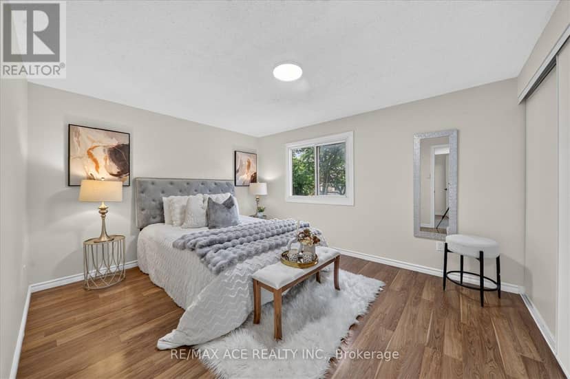 101 Greenfield Crescent — photo 19 of 35
