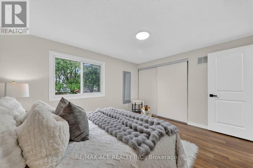 101 Greenfield Crescent — photo 20 of 35