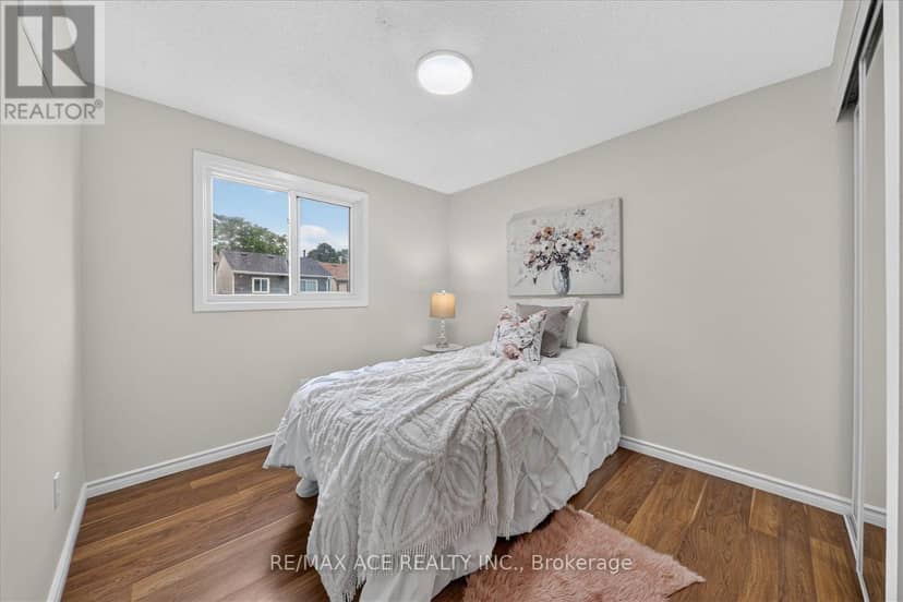 101 Greenfield Crescent — photo 22 of 35