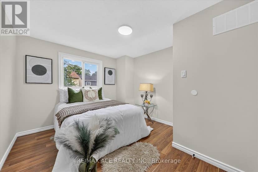 101 Greenfield Crescent — photo 24 of 35