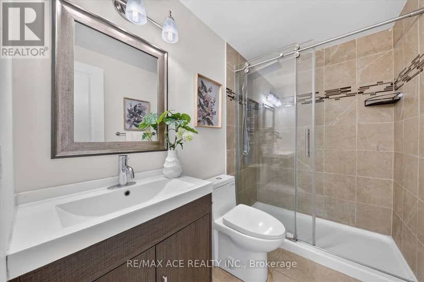 101 Greenfield Crescent — photo 26 of 35