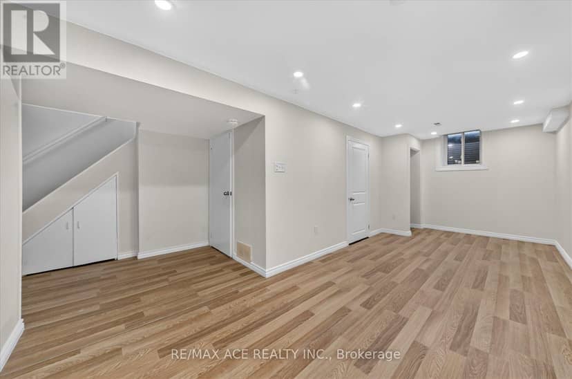 101 Greenfield Crescent — photo 30 of 35