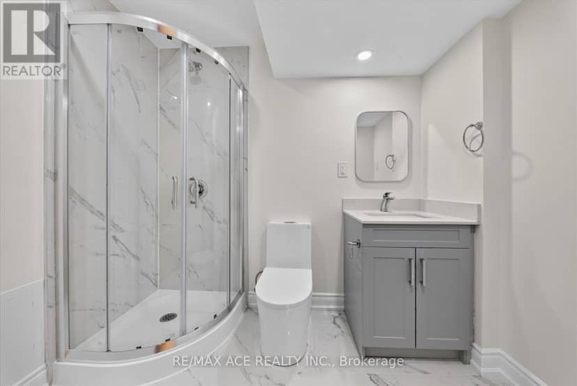 101 Greenfield Crescent — photo 32 of 35