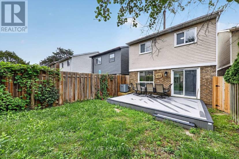 101 Greenfield Crescent — photo 35 of 35