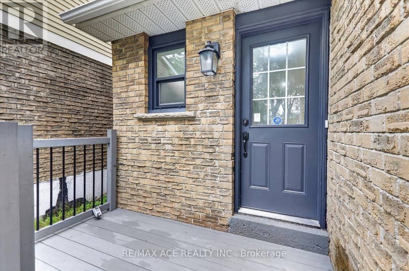 101 Greenfield Crescent — photo 5 of 35