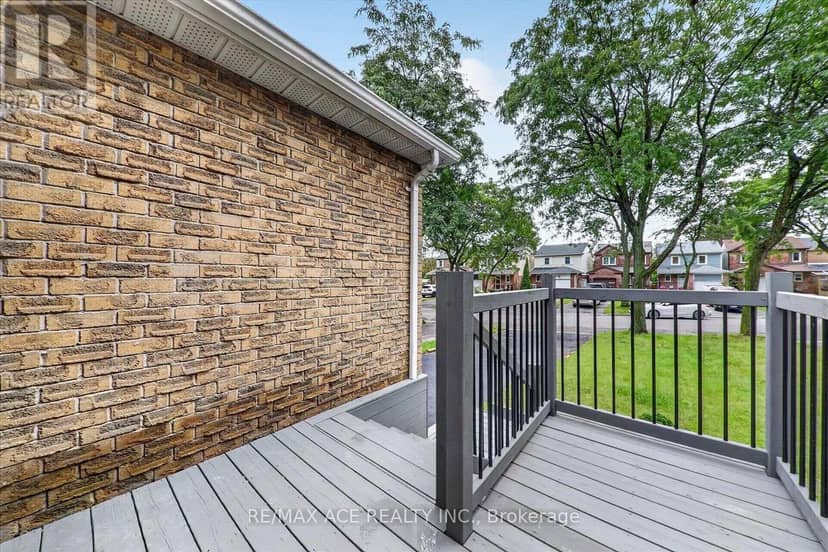 101 Greenfield Crescent — photo 6 of 35