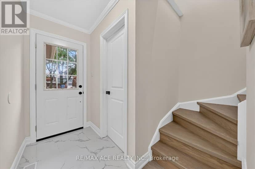 101 Greenfield Crescent — photo 7 of 35