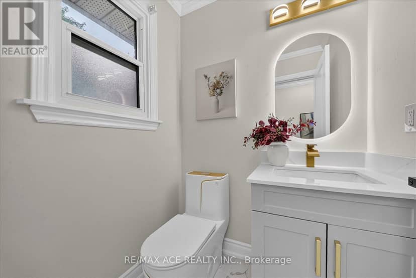 101 Greenfield Crescent — photo 8 of 35