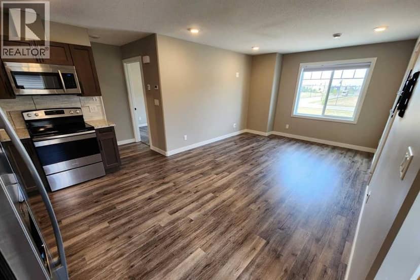 26 Tagish Avenue — photo 35 of 40