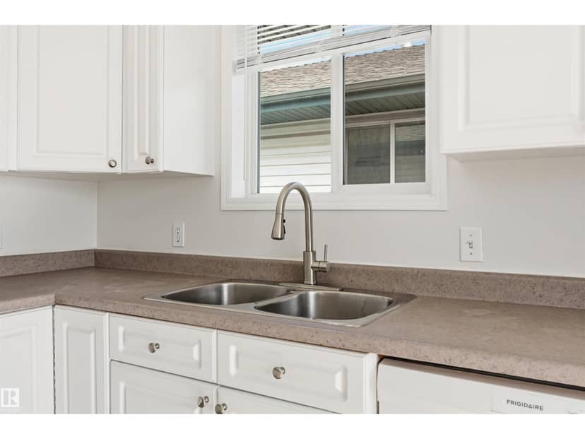 11615 8 AV NW — photo 11 of 40