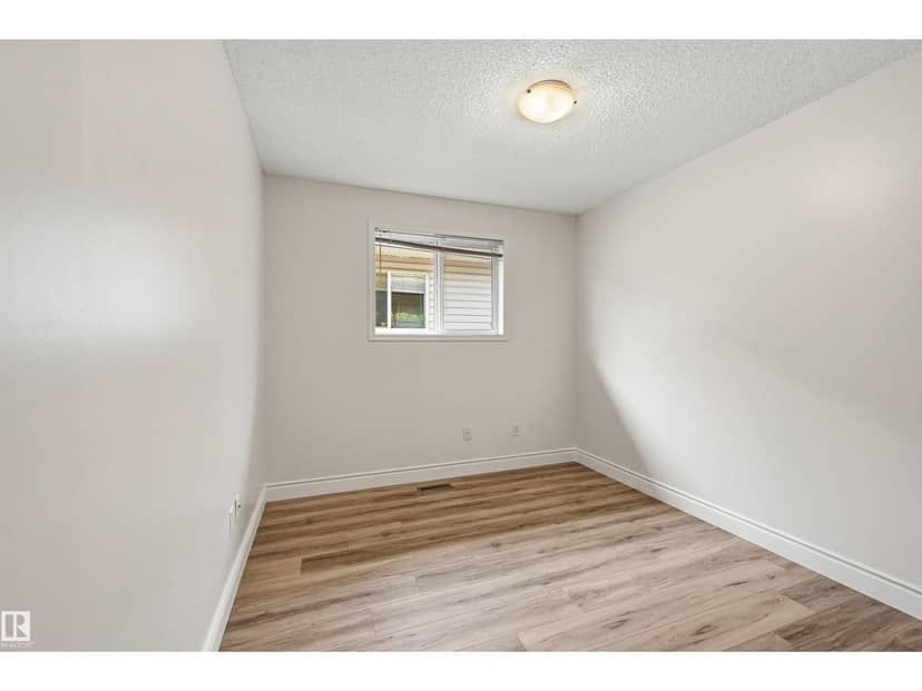 11615 8 AV NW — photo 20 of 40