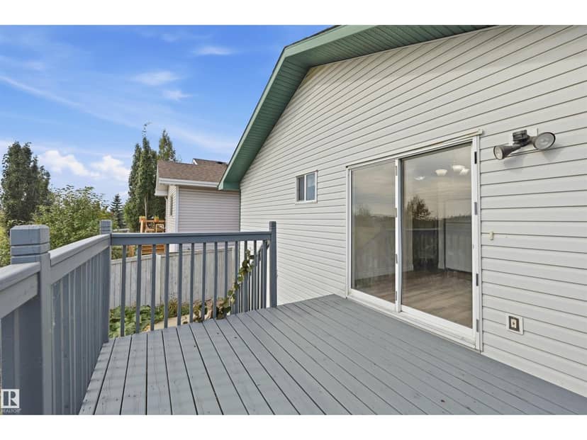 11615 8 AV NW — photo 39 of 40