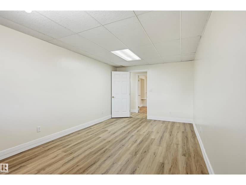 11615 8 AV NW — photo 34 of 40