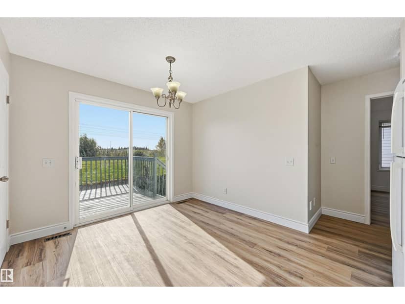 11615 8 AV NW — photo 15 of 40