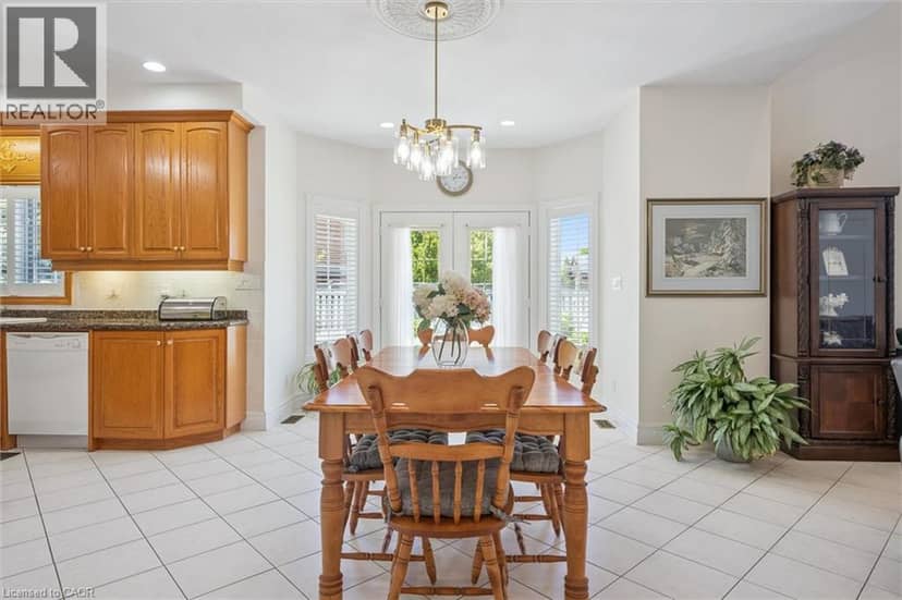 6 FOURSEASONS Drive — photo 11 of 40
