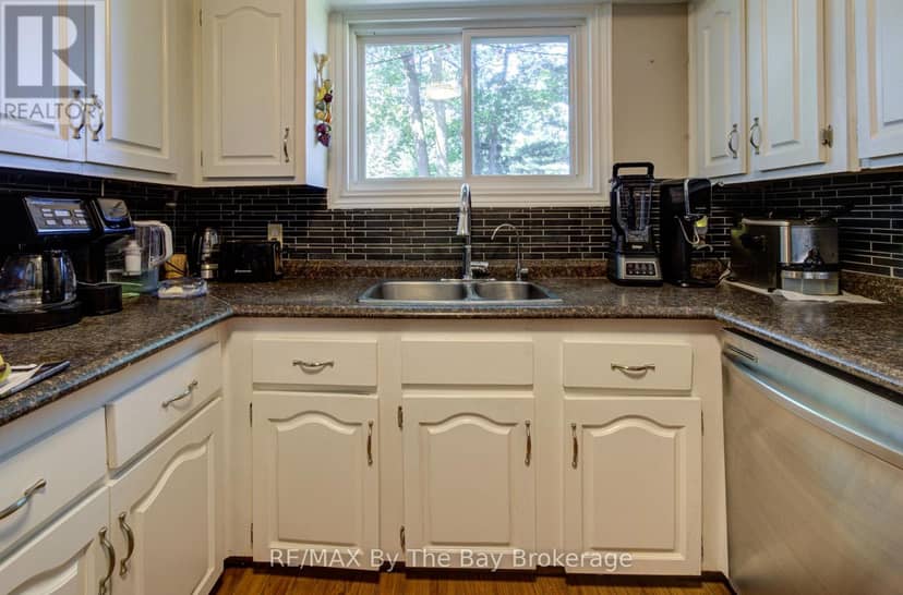 1693 River Road W — photo 12 of 40
