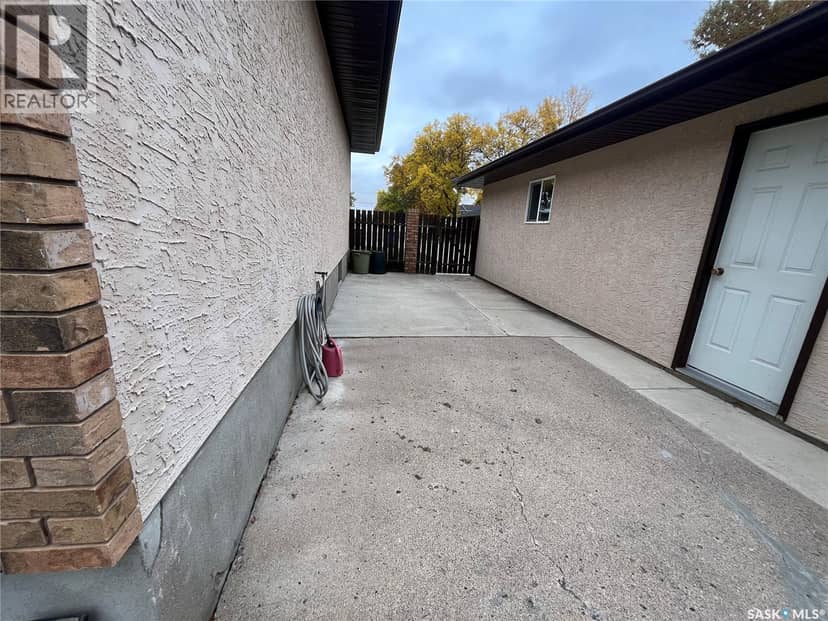 1123 Asquith DRIVE — photo 35 of 40