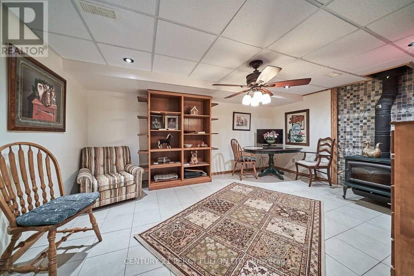 2733 Taunton Road — photo 38 of 40