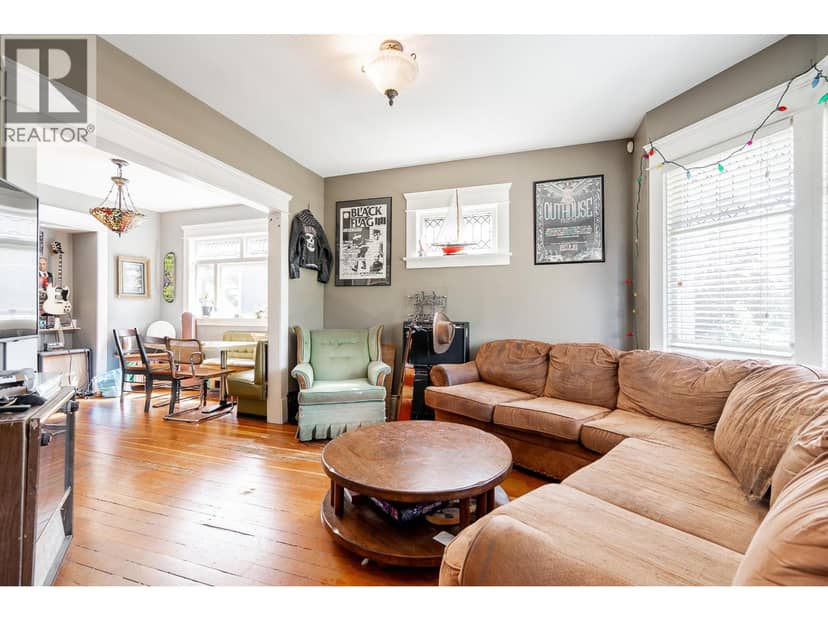 1329 E 12TH AVENUE, Vancouver, photo 2