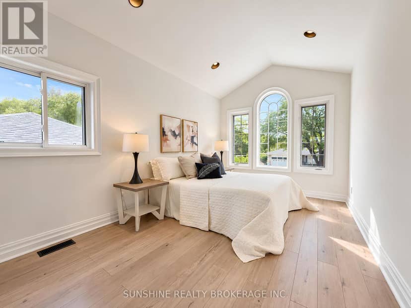 48 Bellbury Crescent — photo 32 of 40