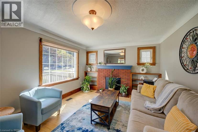 15 LYNDSAY Street, Brantford, photo 5
