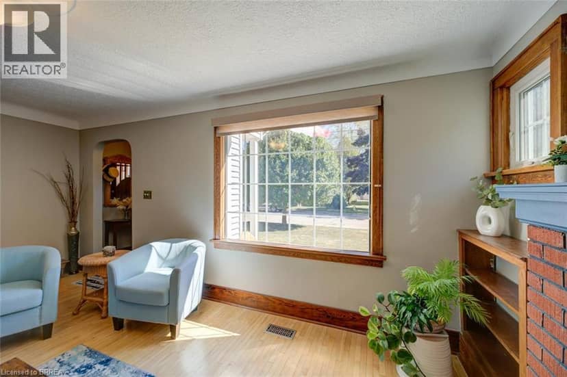 15 LYNDSAY Street, Brantford, photo 6