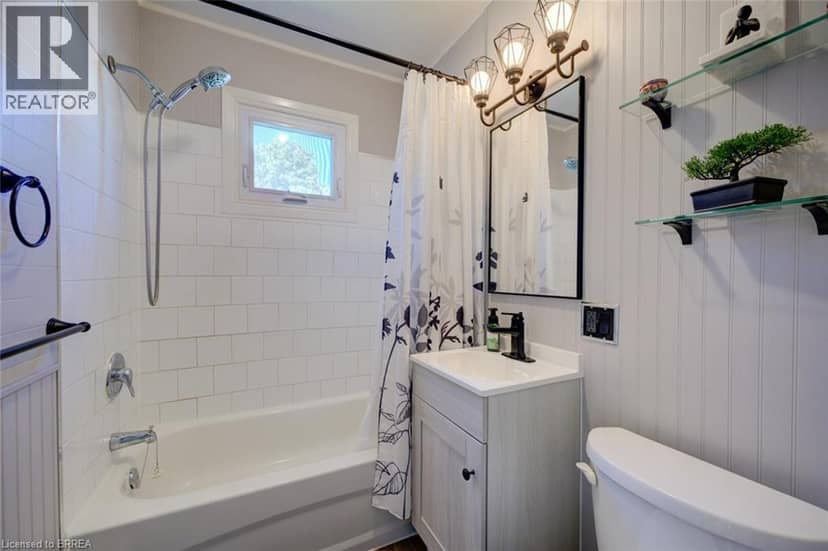 15 LYNDSAY Street — photo 17 of 40