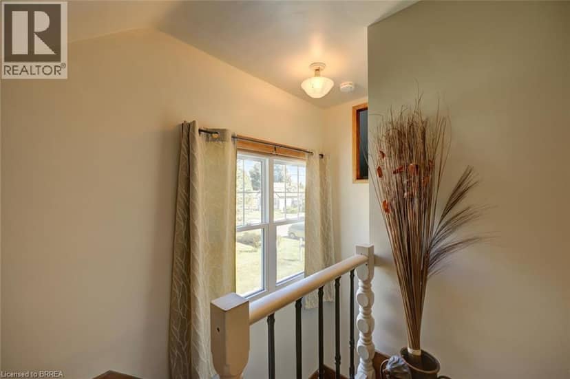 15 LYNDSAY Street — photo 19 of 40