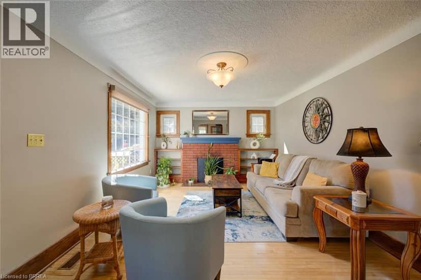 15 LYNDSAY Street, Brantford, photo 4