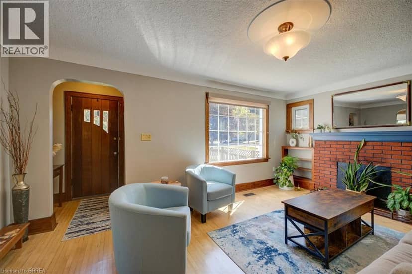 15 LYNDSAY Street, Brantford, photo 3